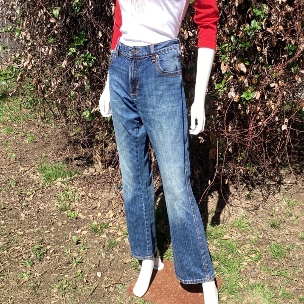 Wrangler Retro Relaxed Bootcut Factory Fading Whiskering Jeans - Picture 9 of 11